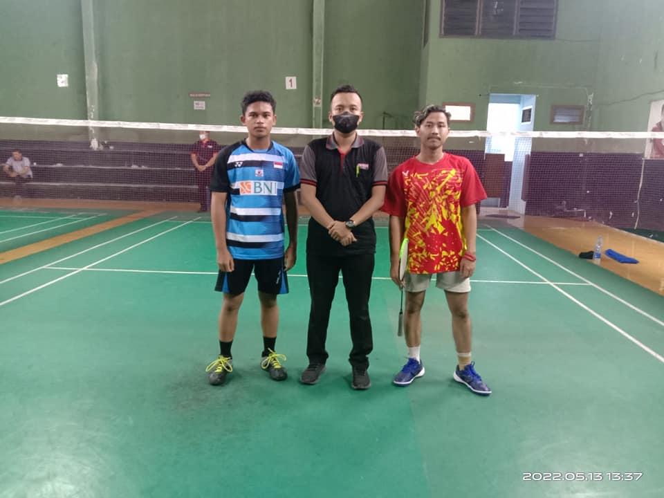 Mahasiswa STIKes Husada Jombang Sabet Juara 2 Badminton UNAIR Cup Se-Jatim