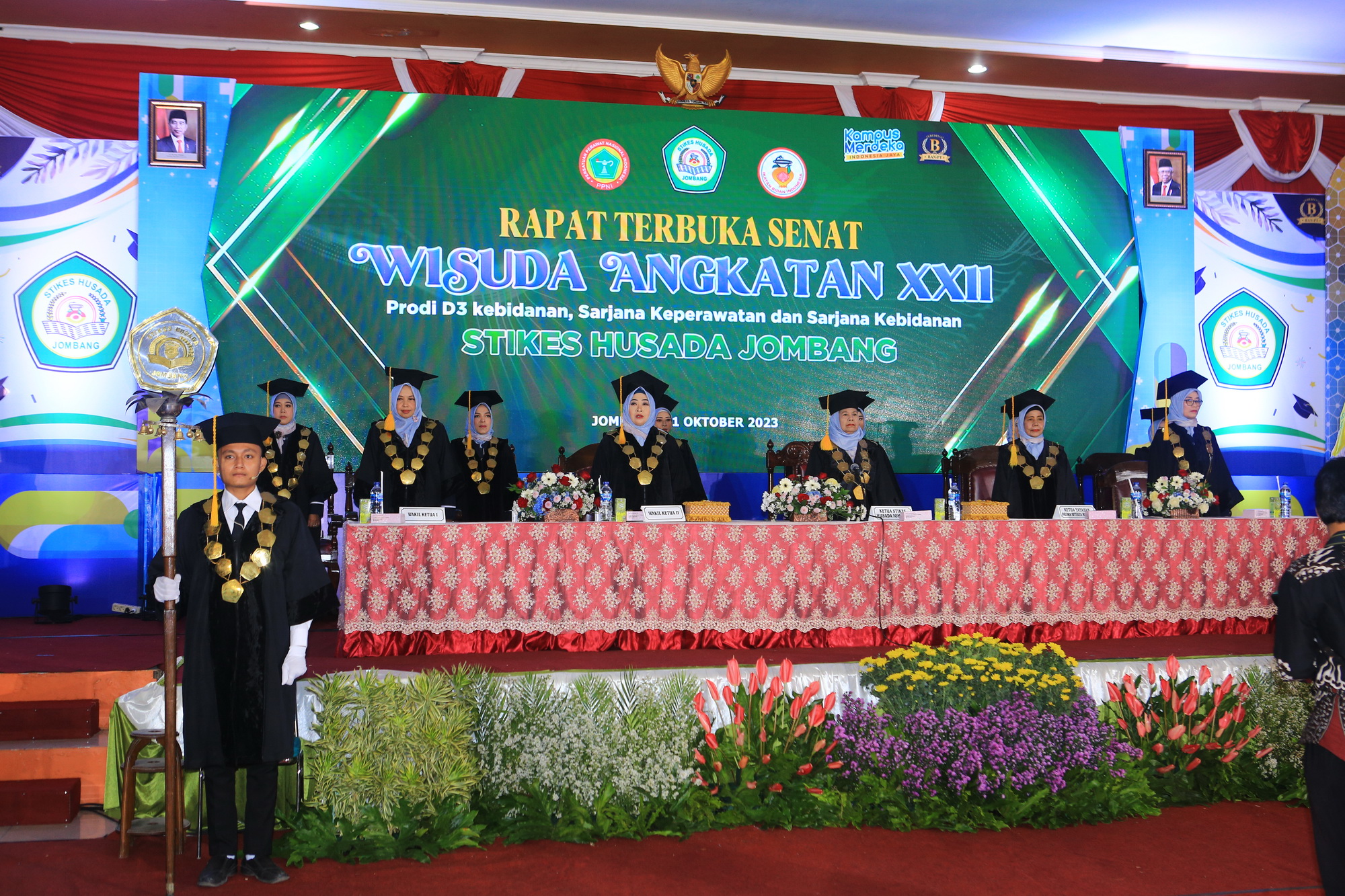 STIKes Husada Jombang Gelar Wisuda dan Pelantikan Profesi ke-22
